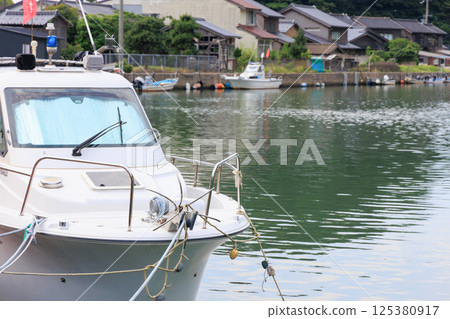 Streets and boats around Tsuiyama, Toyooka City (Seto Canal) 125380917