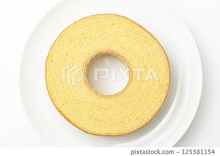 Baumkuchen on a white background 125381154