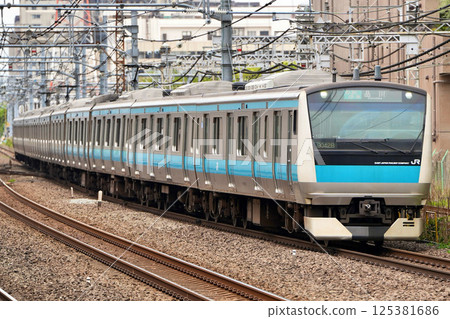 Keihin Tohoku Line E233 Series bound for Shinagawa 125381686