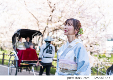 A middle-aged woman in a kimono sightseeing in Koedo in spring 125381863