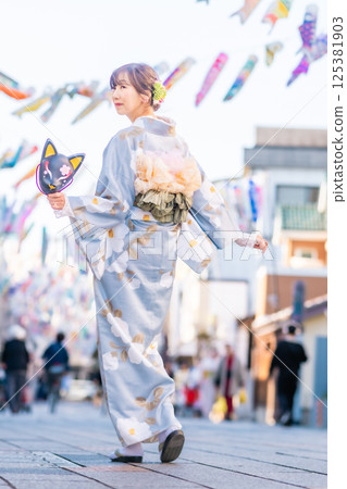 A middle-aged woman in a kimono strolling along Taisho Roman Street 125381903