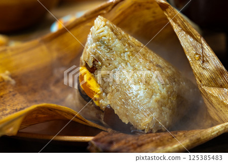 粽子, 打開, 粽葉, 糯米, 餡料,台灣,中國 125385483