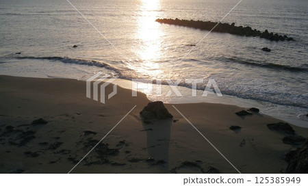 Sunlit sea and beach 125385949