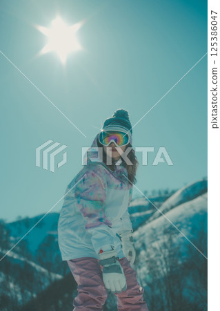 snowboarder, snowboard, snowboarding 125386047
