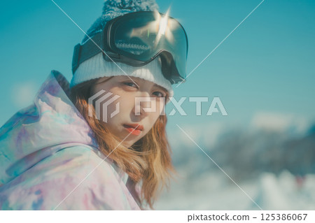 滑雪板 滑雪者 女生 125386067