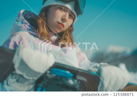 snowboard, snowboarding, snowboarder 125386071