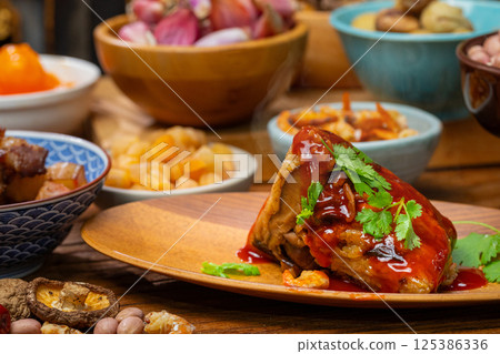 Zongzi, Zongzi leaves, glutinous rice, fillings, Chinese culture, sweet and spicy sauce, coriander, Taiwan, China 125386336