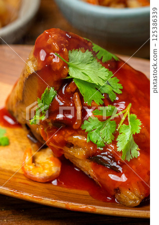 Zongzi, Zongzi leaves, glutinous rice, fillings, Chinese culture, sweet and spicy sauce, coriander, Taiwan, China 125386339
