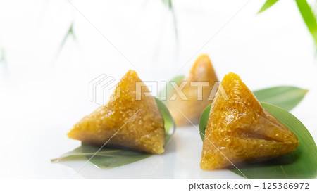 alkali rice dumpling, china, dragon boat festival, bamboo leaves, glutinous rice 125386972