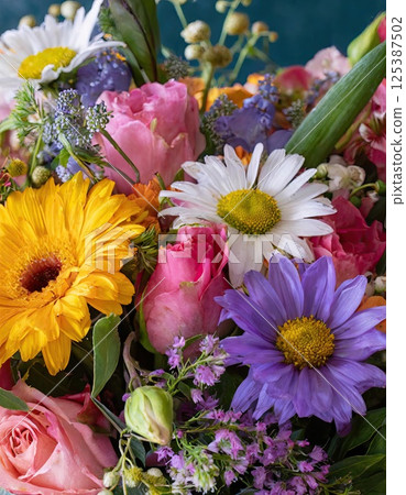 AI影像：彩色花束 125387502