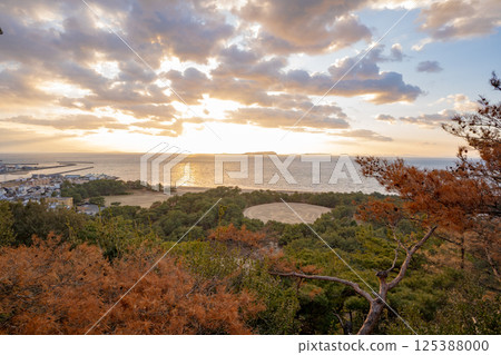 Evening view of the Zenigata sand painting (Kan'ei Tsuho) from the Zenigata Observatory Evening view of the Zenigata sand painting (Kan'ei Tsuho) from the Zenigata Observatory 125388000
