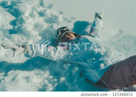 snowboard, snowboarding, female 125388072