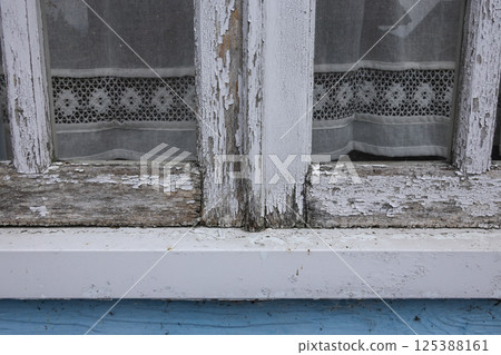 做舊的木窗 125388161