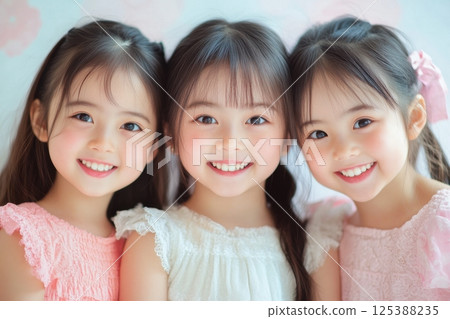 A group of Japanese girls who are engaged in entertainment activities (kids models, child actors, entertainment industry, singers, kids dance) 125388235