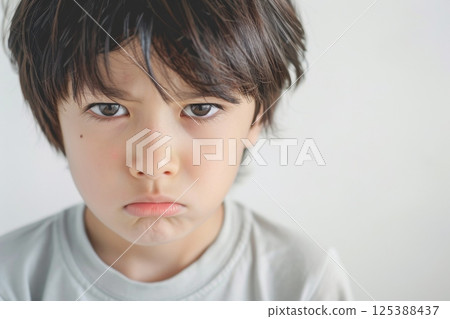 特寫：憤怒的日本兒童（決心、怒視、後悔、霸凌、不可原諒） 125388437