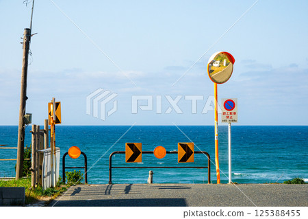 The Sea of Japan as seen from near Higashihama Station in Iwami Town, Tottori Prefecture 125388455