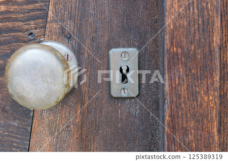 Retro keyhole Retro keyhole 125389319
