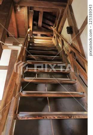Stairs leading from the first floor to the second floor of Marugame Castle 125389343