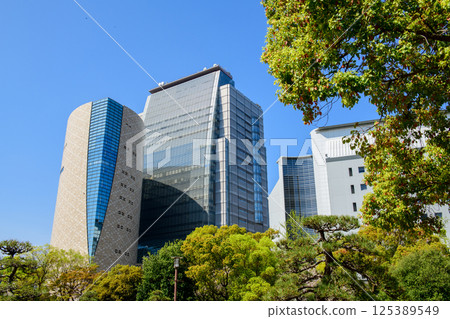 大阪城公園的景色:NHK大阪、大阪府警察和歷史博物館 大阪城公園的景色:NHK大阪、大阪府警察和歷史博物館 125389549