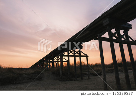 [Nagarebashi Bridge] Beautiful sunset and a historic bridge 125389557