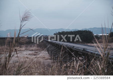 [Nagarebashi Bridge] Beautiful sunset and a historic bridge 125389564