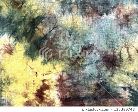 黑暗中發光的淺藍色流動紋理背景 125389748