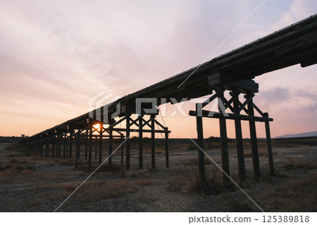 【流水橋】美麗的夕陽與復古的橋 125389818