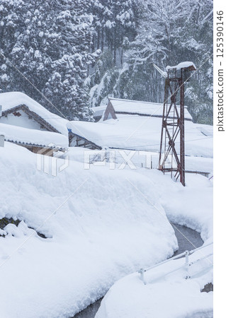 鳥取縣若狹町大雪後的冰野山風景 125390146