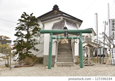Photographing the grounds of Izumo Taisha Church in Hakodate, Hokkaido in spring Photographing the grounds of Izumo Taisha Church in Hakodate, Hokkaido in spring 125390284