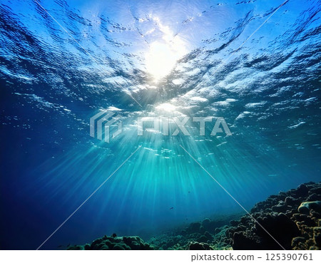 海洋中的光（AI 產生的圖像） 125390761