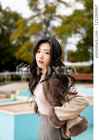 Woman beauty portrait standing in pool Woman beauty portrait standing in pool 125390867