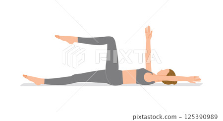 肌力訓練：年輕女子訓練腹部肌肉（正確型態的死蟲式） 125390989