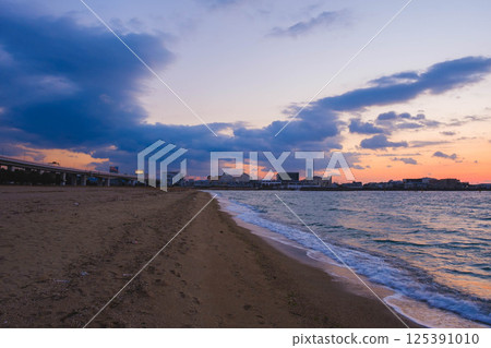 【錦浜海灘】黃昏時分的美麗海灘 【錦浜海灘】黃昏時分的美麗海灘 125391010