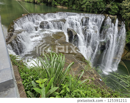 Suifu瀑布台灣 125391211