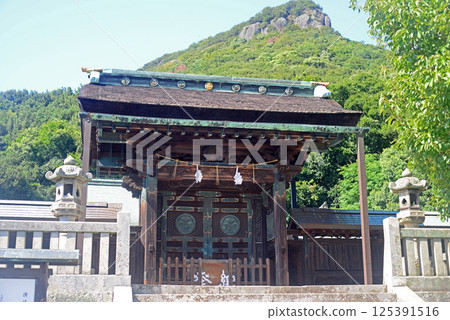 Kanmurigatake and the Shinmon Gate of Takamatsu Yashima Shrine-3 125391516