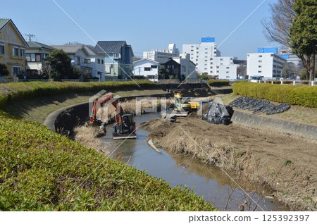 河流施工現場 河流施工現場 125392397