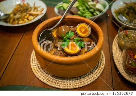 Braised eggs with pork belly 125392677