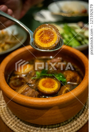 Braised eggs with pork belly 125392679