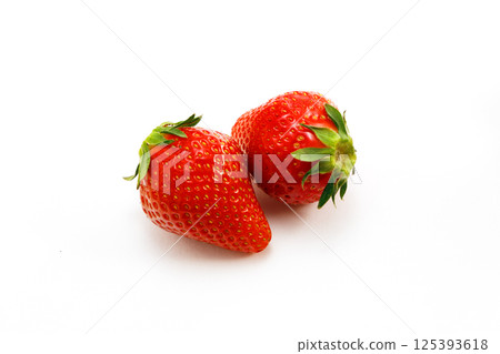 Delicious looking strawberries 125393618