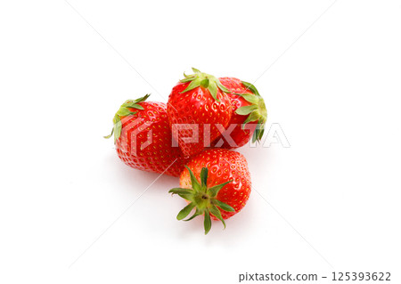 Delicious looking strawberries 125393622