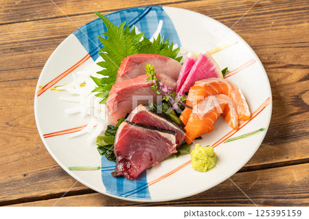 Assorted sashimi 125395159