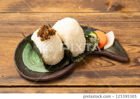 Rice balls on a plate 125395305