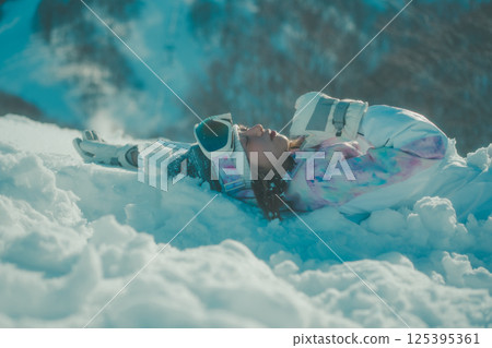 female, lady, woman 125395361