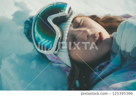 female, lady, woman 125395366