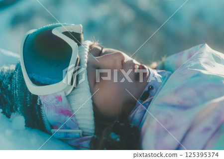 female, lady, woman 125395374