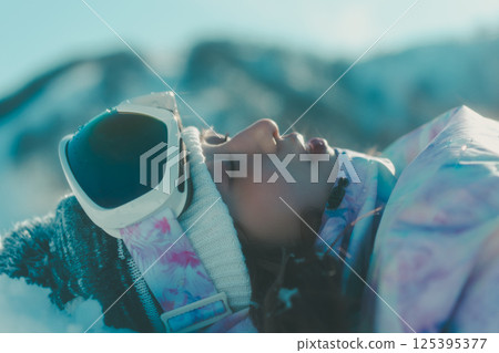 female, lady, woman 125395377