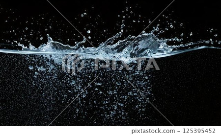 可以用來表現碳酸飲料和寒冷的背景。黑色背景上的高清水花照片，捕捉水滴飛濺的瞬間。 125395452