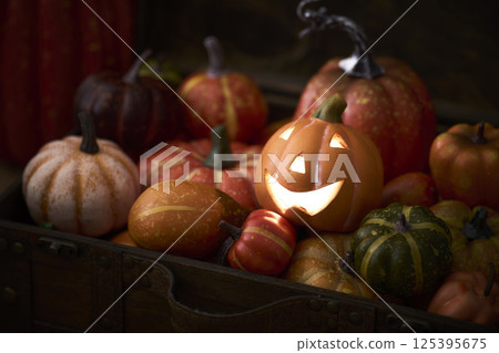 南瓜塞進舊箱子裡－萬聖節圖片 125395675