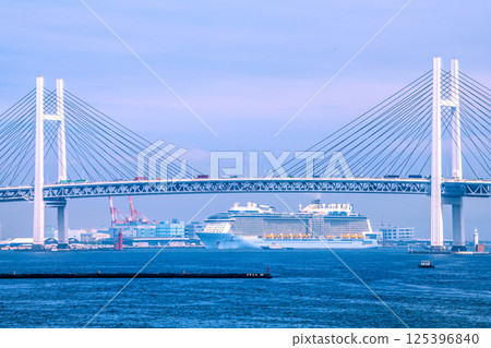 Yokohama cityscape in Japan "Super-Dreadnought luxury cruise ship" Anthem of the Seas arrives for the first time = Daikoku Pier on the 24th Yokohama cityscape in Japan "Super-Dreadnought luxury cruise ship" Anthem of the Seas arrives for the first time = Daikoku Pier on the 24th 125396840