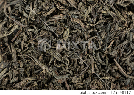 Loose leaf black tea, macro texture top view 125398117